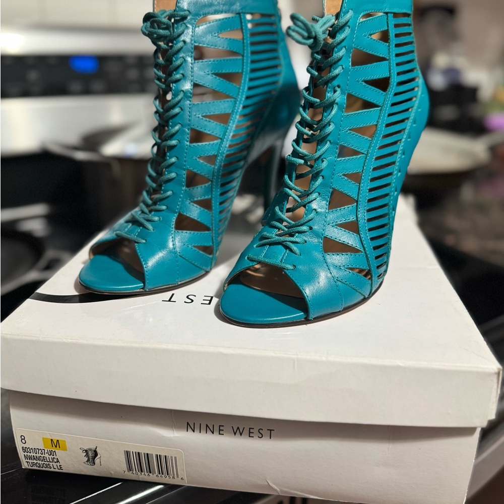 Nine West Women’s Strappy Heeled Sandals Size 8 - Picture 3 of 5